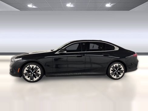Used 2024 BMW i5 eDrive40i w/ M Sport Package RWD image 2