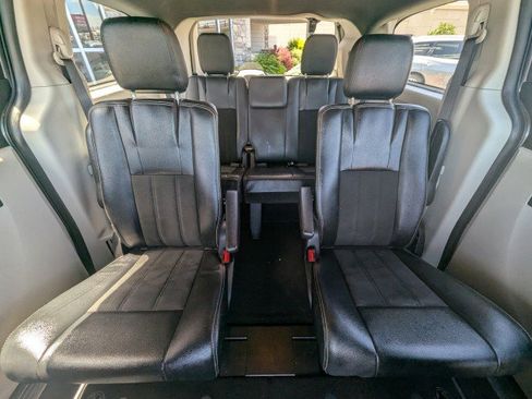 Used 2019 Dodge Grand Caravan SXT FWD image 22