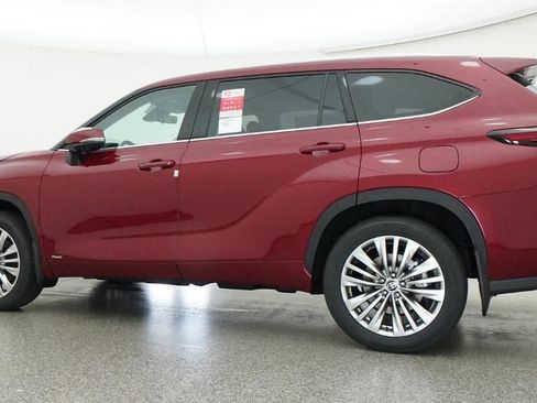 New 2026 Toyota Highlander Platinum AWD/4WD image 20
