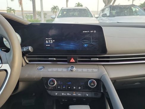 Used 2024 Hyundai Elantra SEL w/ Convenience Package FWD image 19