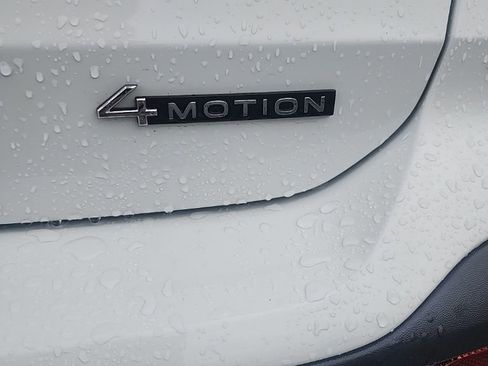 Used 2024 Volkswagen Taos SE image 10