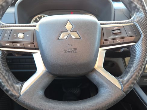 Used 2022 Mitsubishi Outlander ES image 30