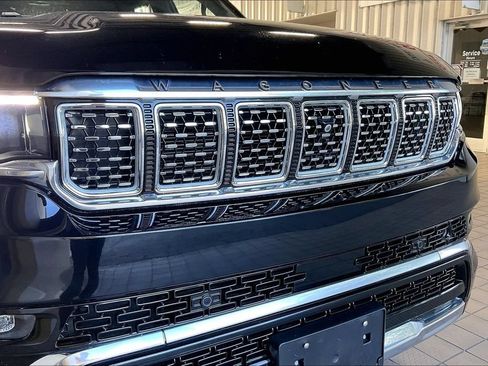 Used 2023 Jeep Grand Wagoneer L Series III w/ Rear-Seat Entertainment Group AWD/4WD image 26