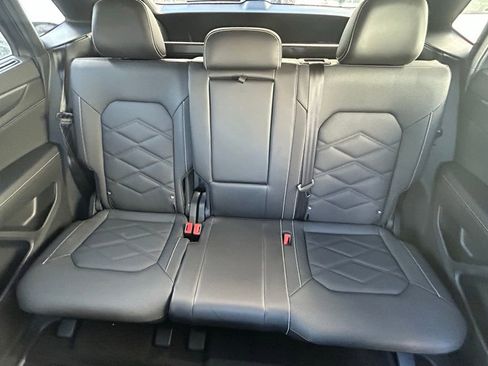 Used 2024 Volkswagen Atlas Cross Sport SE image 13