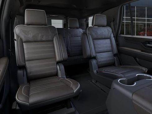 New 2026 GMC Yukon Denali Ultimate w/ LPO, Floor Liner Package AWD/4WD image 17