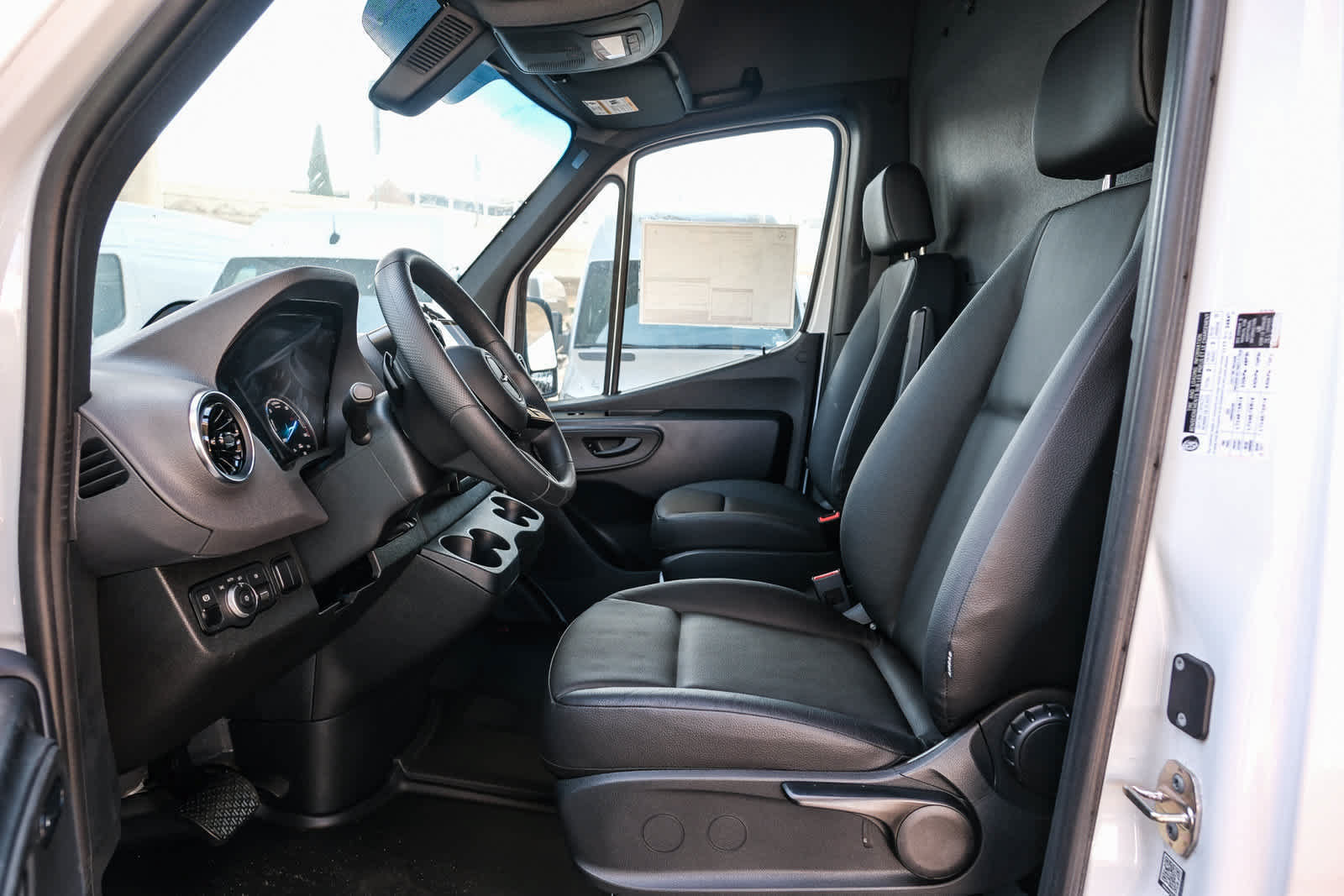 New 2025 Mercedes-Benz eSprinter 170 Cargo image 19