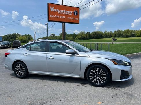 Used 2023 Nissan Altima 2.5 SV FWD image 1
