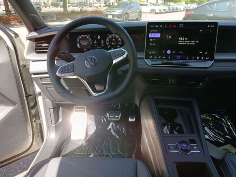 New 2026 Volkswagen Tiguan SE R-Line FWD image 13
