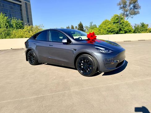 Used 2022 Tesla Model Y Long Range AWD/4WD image 4