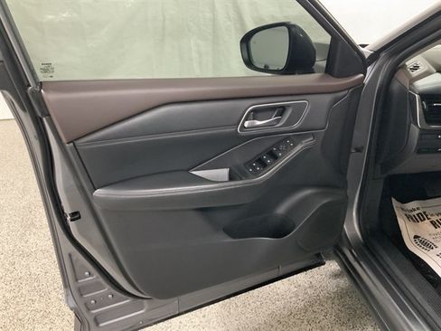 Used 2021 Nissan Rogue SV w/ Premium Package FWD image 14