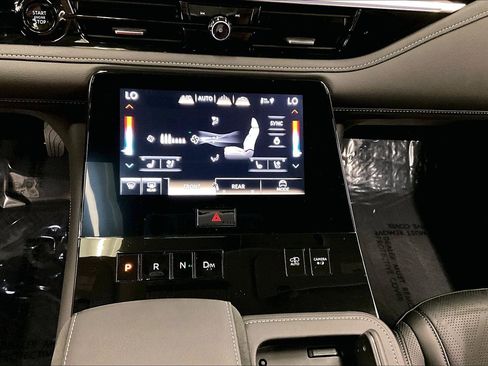 Used 2025 INFINITI QX80 Sensory AWD/4WD image 38