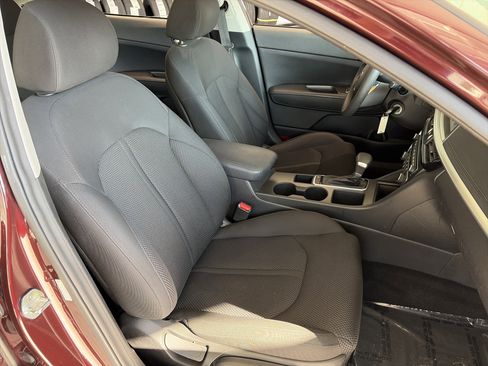 Used 2020 Kia Optima LX image 31