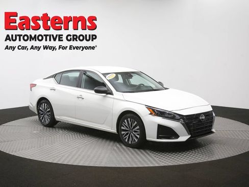Used 2025 Nissan Altima 2.5 SV FWD image 46