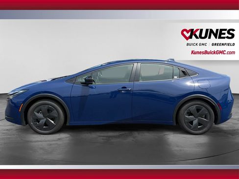 Used 2025 Toyota Prius LE FWD image 6