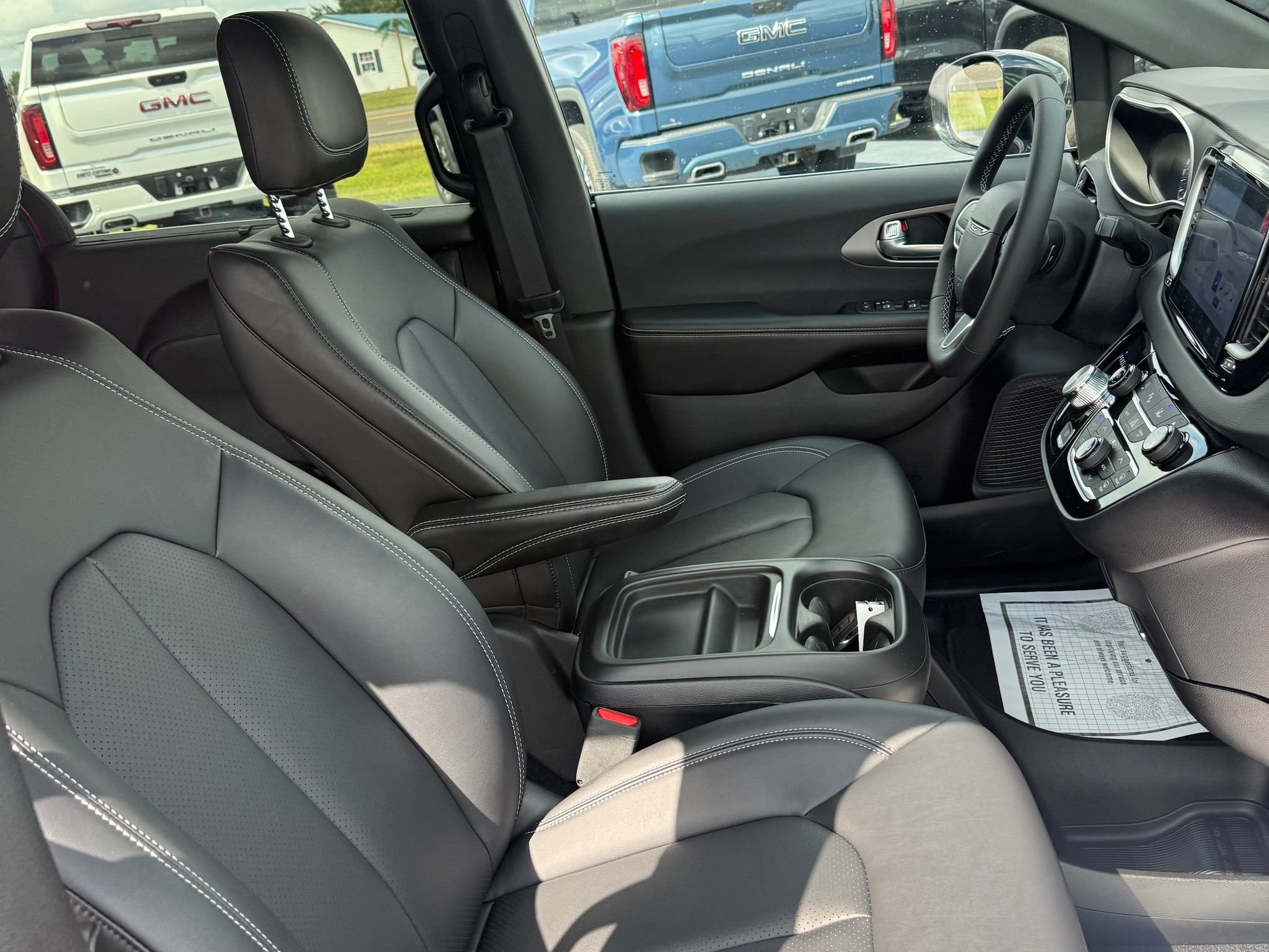 Used 2027 Chrysler Pacifica Select FWD image 53