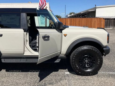 New 2026 Ford Bronco Badlands w/ Sasquatch Package AWD/4WD image 37