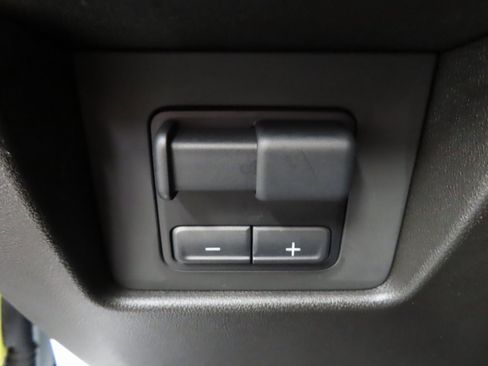 Used 2025 Chevrolet Colorado Trail Boss image 46