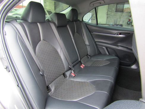 Used 2019 Toyota Camry XSE image 12