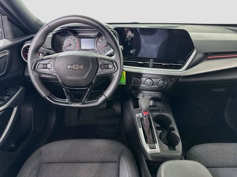 Used 2024 Chevrolet Trax RS w/ Driver Confidence Package FWD image 2