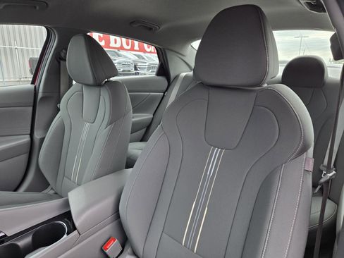 Used 2024 Hyundai Elantra Blue image 22