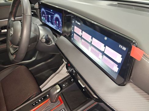 Used 2025 Nissan Kicks SR image 17