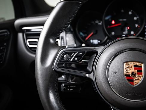 Certified 2020 Porsche Macan AWD/4WD image 17