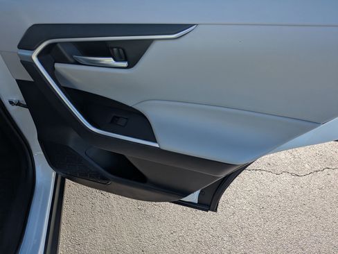 Used 2021 Toyota RAV4 XLE image 29