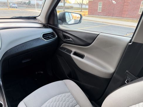 Used 2020 Chevrolet Equinox LS w/ LPO, Cargo Package FWD image 19