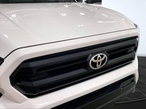 Used 2025 Toyota Tacoma SR w/ SR Upgrade Package AWD/4WD image 29