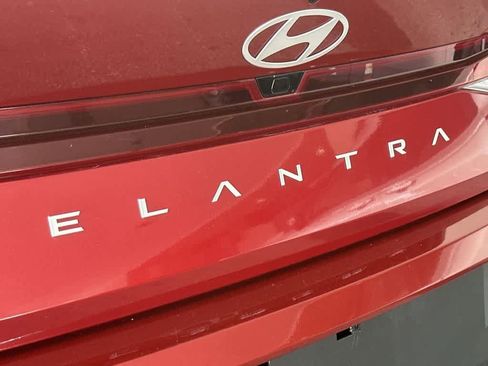 Used 2024 Hyundai Elantra SEL FWD image 11