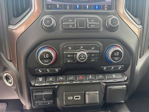 Used 2022 Chevrolet Silverado 3500 High Country w/ Z71 Off-Road Package AWD/4WD image 6