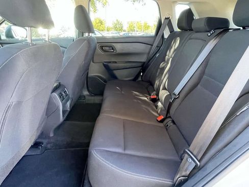 Used 2025 Nissan Rogue S image 10