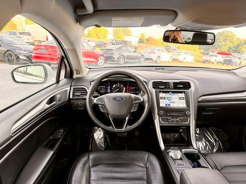 Used 2018 Ford Fusion SE w/ Equipment Group 602A FWD image 25