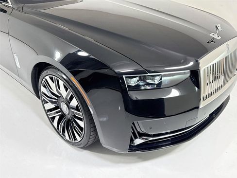 Used 2025 Rolls-Royce Ghost AWD/4WD image 40