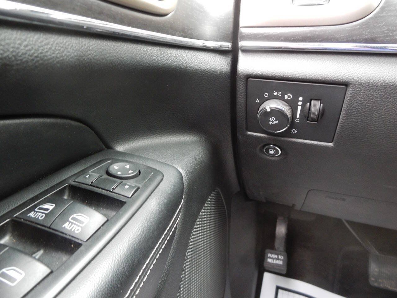 Used 2015 Jeep Grand Cherokee Limited w/ Luxury Group II AWD/4WD image 45