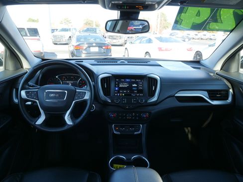 Used 2024 GMC Terrain SLT image 19