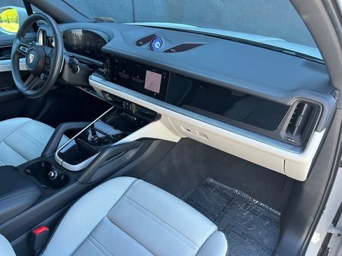 Certified 2026 Porsche Cayenne E-Hybrid AWD/4WD image 22