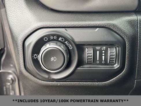 Used 2020 Jeep Wrangler Unlimited Sahara image 17