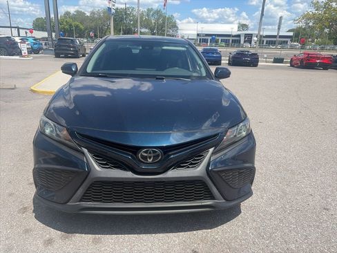 Used 2021 Toyota Camry SE image 4
