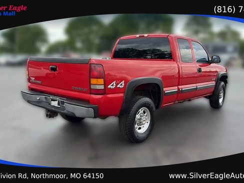 Used 2000 Chevrolet Silverado 2500 LS w/ Firm Ride Suspension Pkg AWD/4WD image 6