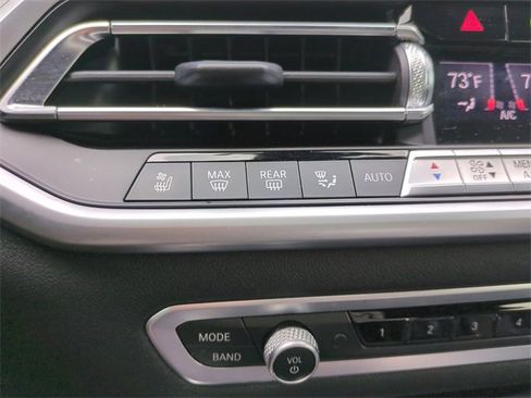 Used 2022 BMW X6 xDrive40i w/ Executive Package image 28