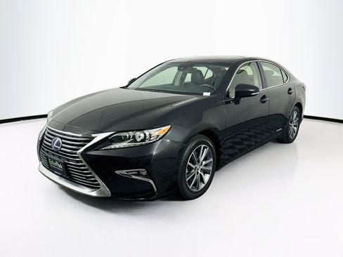 Used 2017 Lexus ES 300h FWD image 3