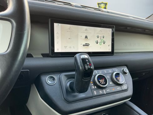 Used 2020 Land Rover Defender 110 SE image 13
