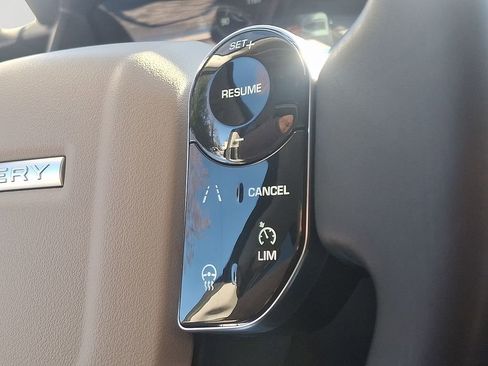 Used 2019 Land Rover Discovery SE image 22