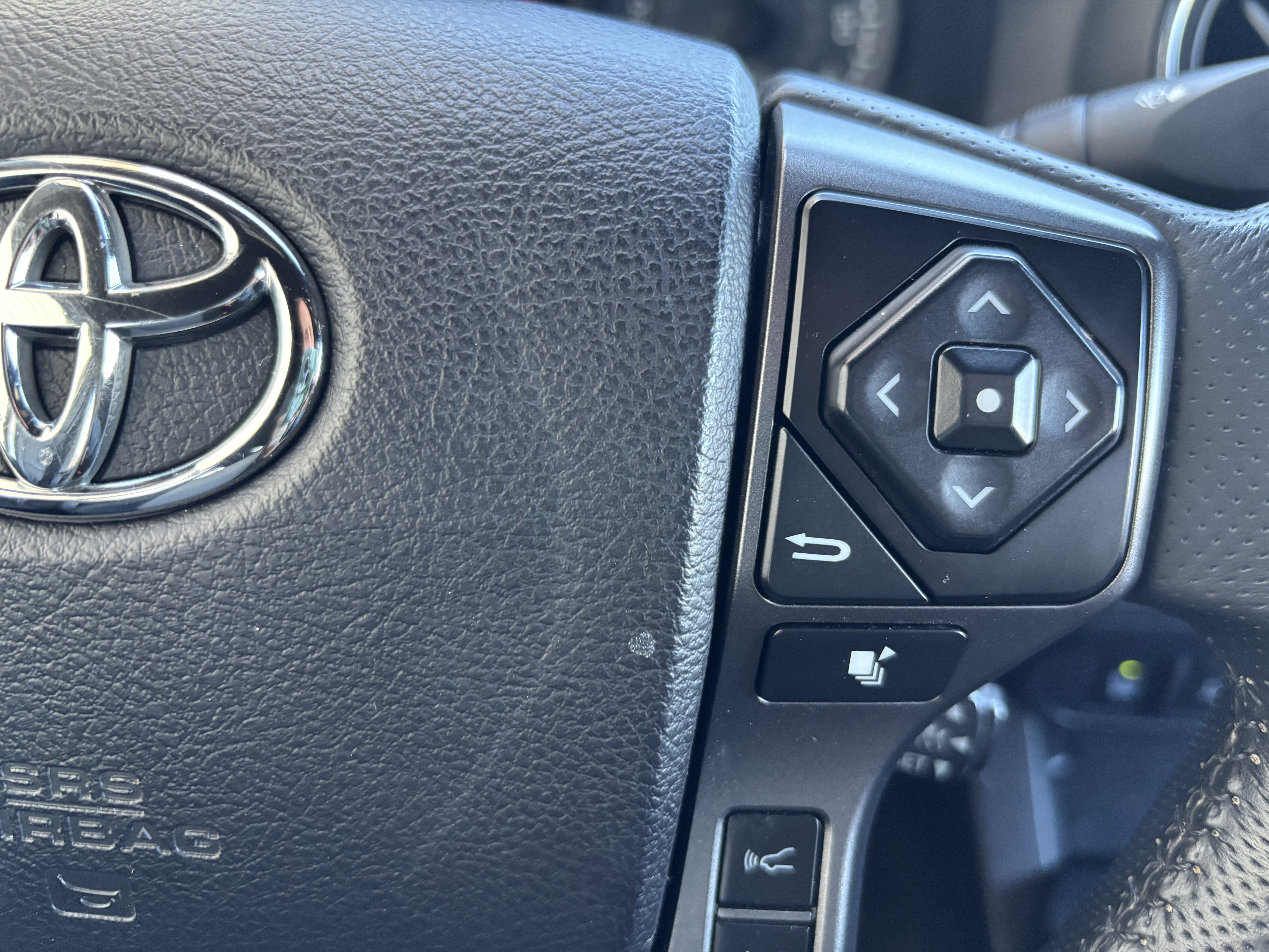 Used 2021 Toyota Tacoma TRD Off-Road w/ Technology Package AWD/4WD image 15