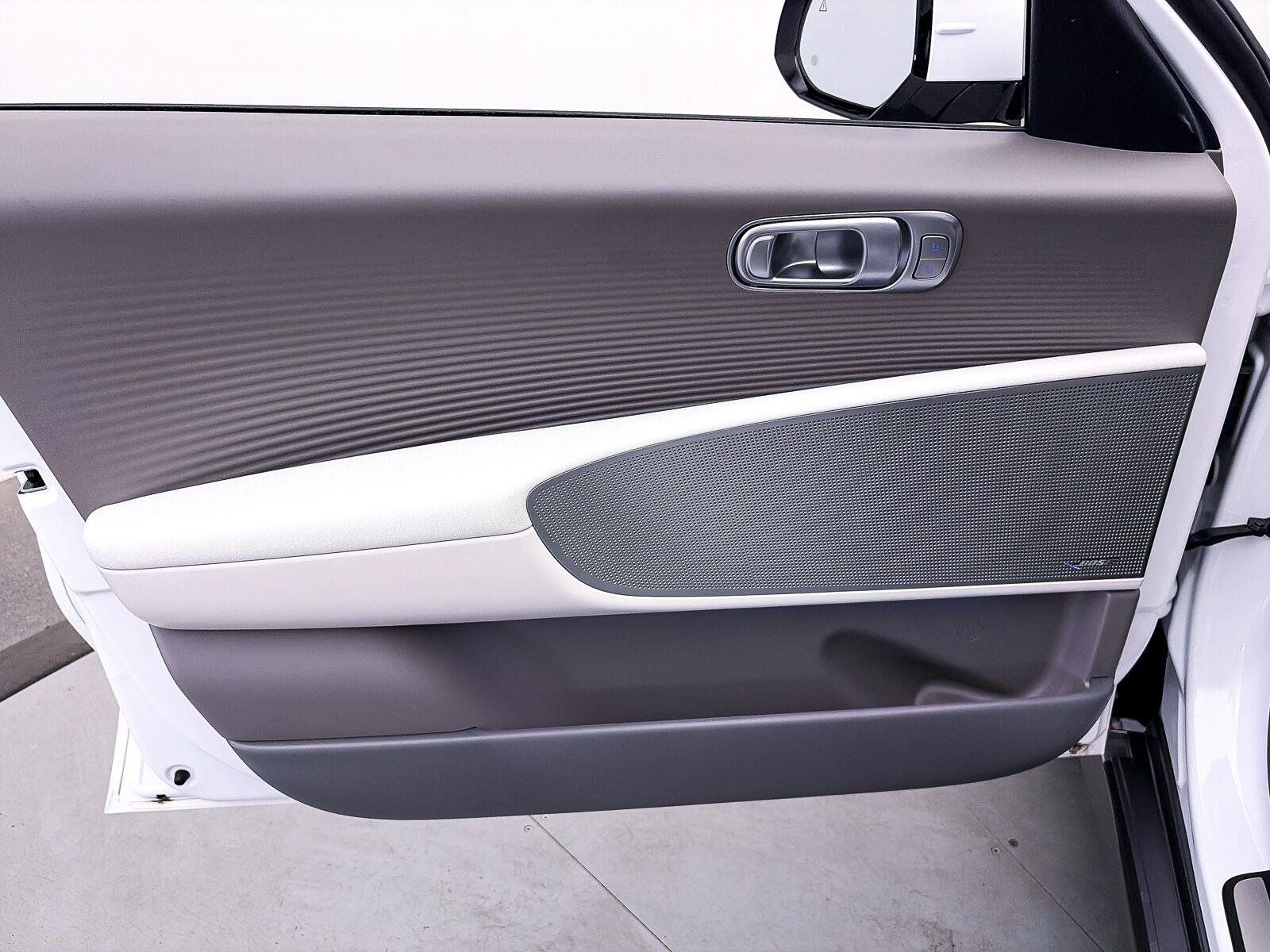 Used 2025 Hyundai Ioniq 6 Limited RWD image 17