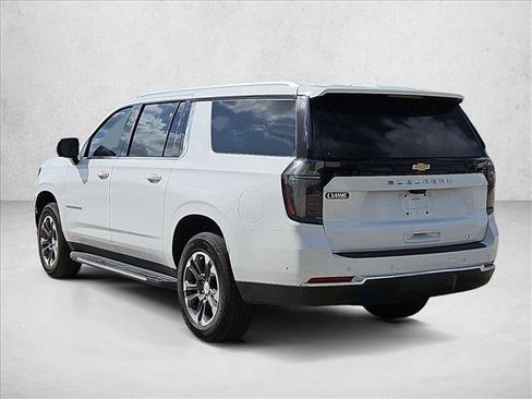 Used 2025 Chevrolet Suburban LT w/ Advanced Technology Package RWD image 7