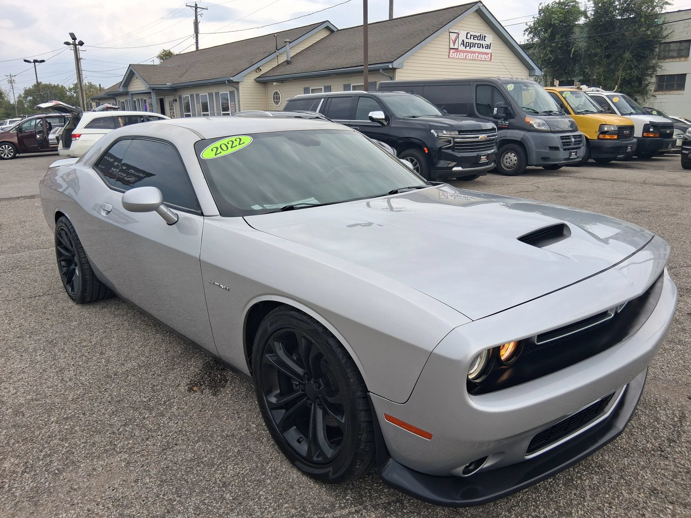 Used 2022 Dodge Challenger R/T RWD image 1