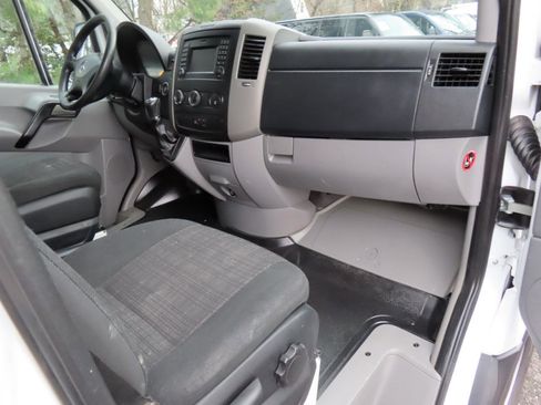 Used 2015 Mercedes-Benz Sprinter 2500 image 10