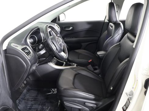 Used 2019 Jeep Compass Latitude FWD image 27